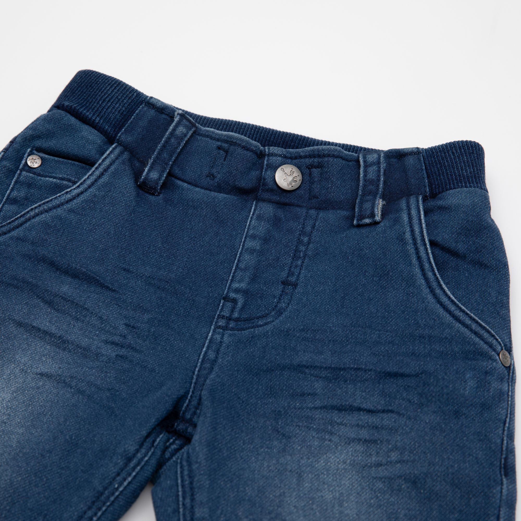 Coole Kinderjeans mit Knieeinsätzen