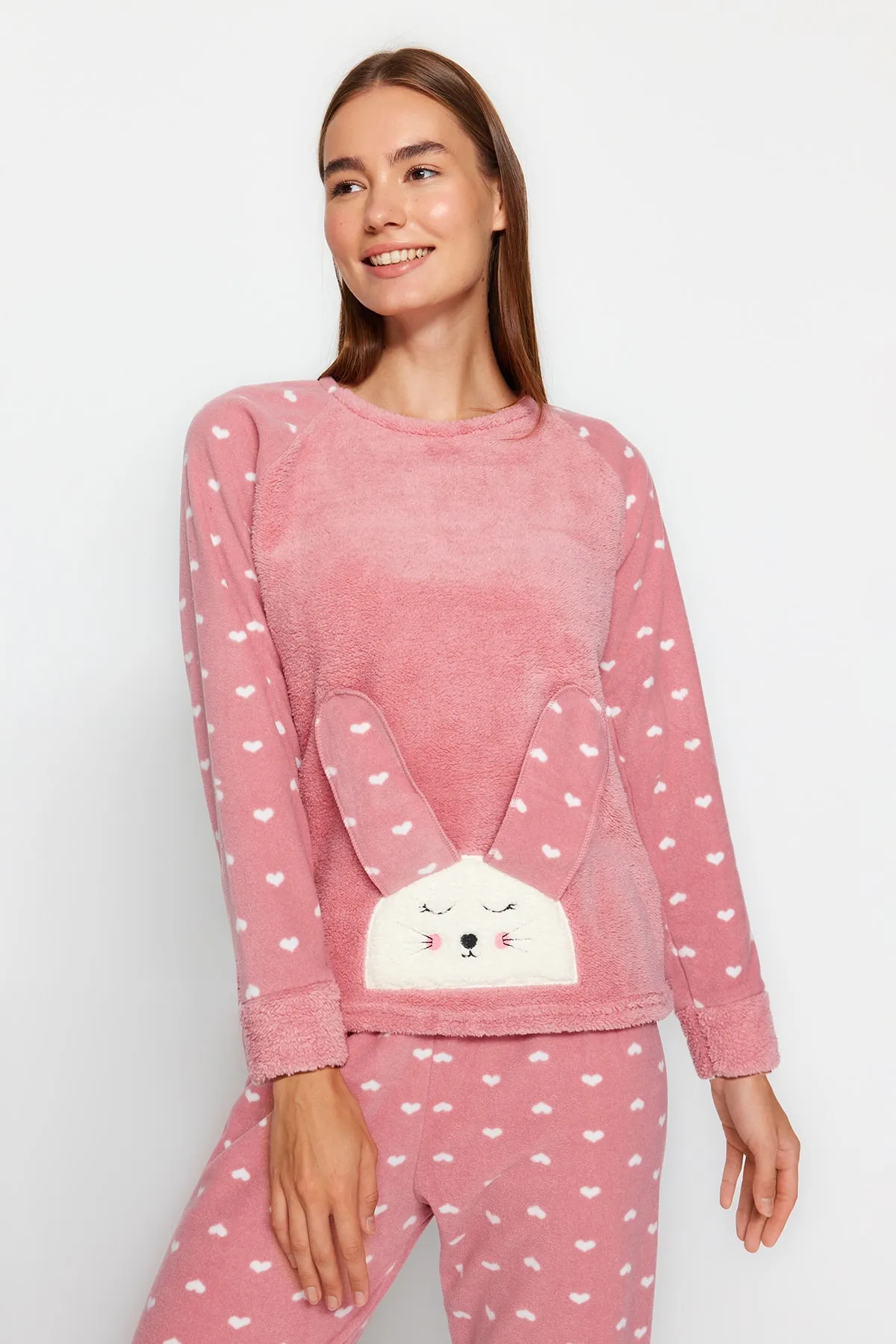 Trendyol Collection  Puderfarbenes 3-teiliges Pyjama-Set aus Plüschstrick THMAW21PT0666