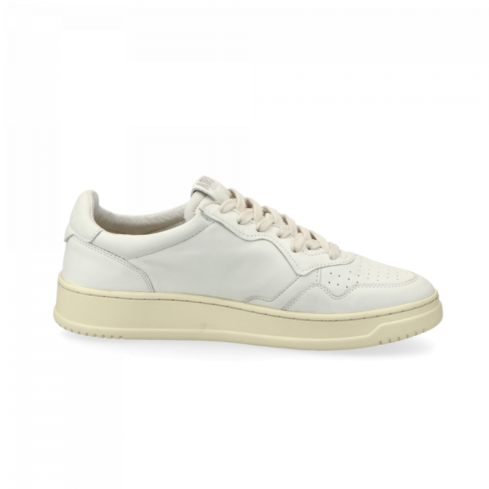Autry WMNS Medalist Low AULWGL01 / weiss