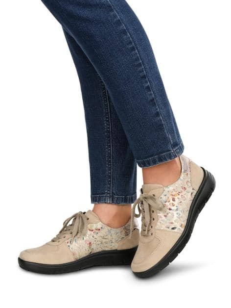 Schnürschuh mit Luftpolsterlaufsohle