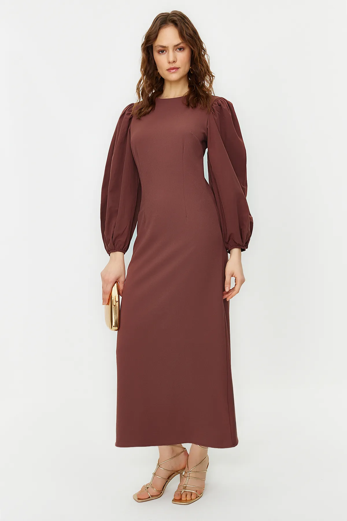Trendyol Modest  Braunes Kleid aus gewebtem Krepp mit Ballonärmeln TCTSS24EB00027