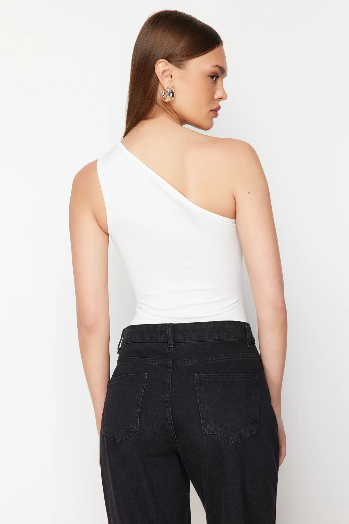 Trendyol Collection  Weißer Strick-Body mit Cut-Outs und Druckknöpfen TWOSS23BD00014