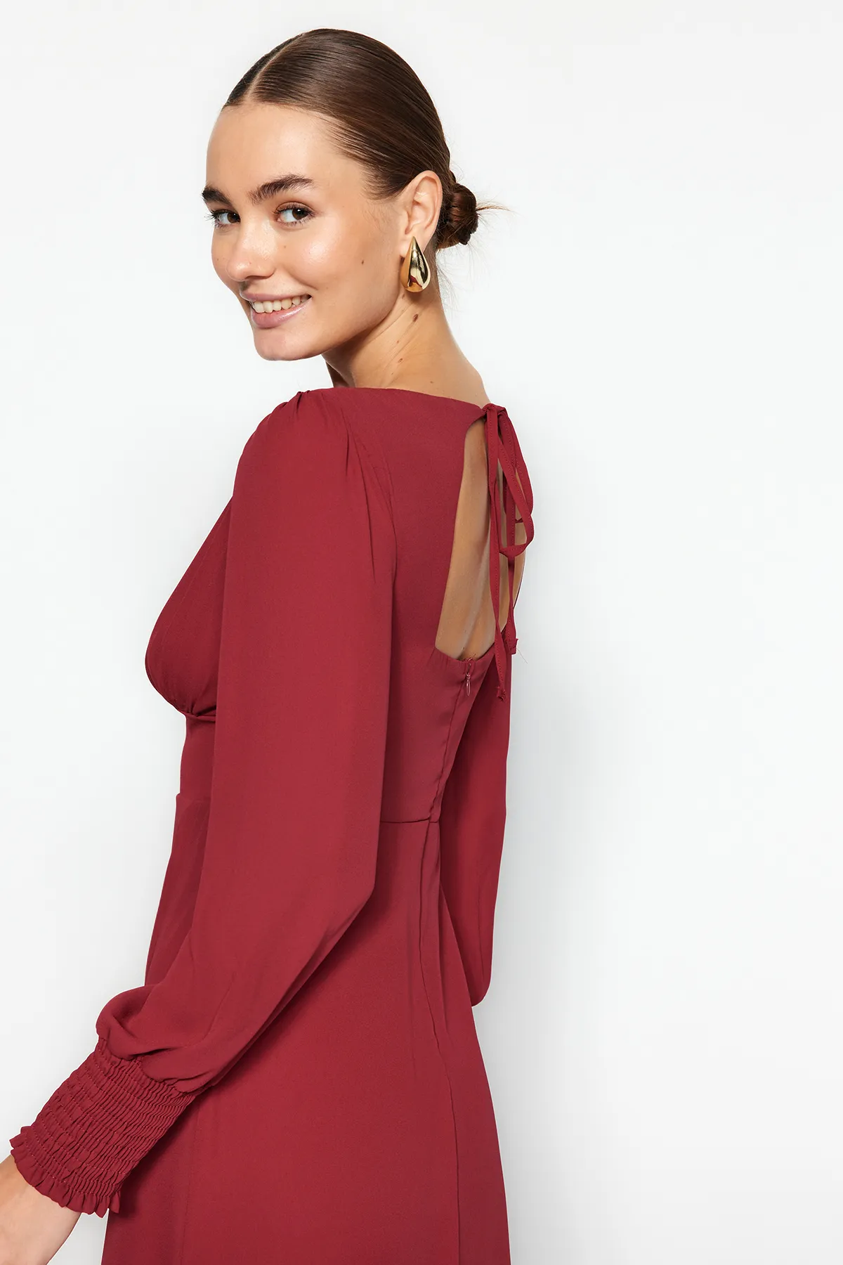 Trendyol Collection  Burgunderrotes Miederkleid mit detailliertem Schlitz und gewebtem Midikleid TWOAW23EL01050