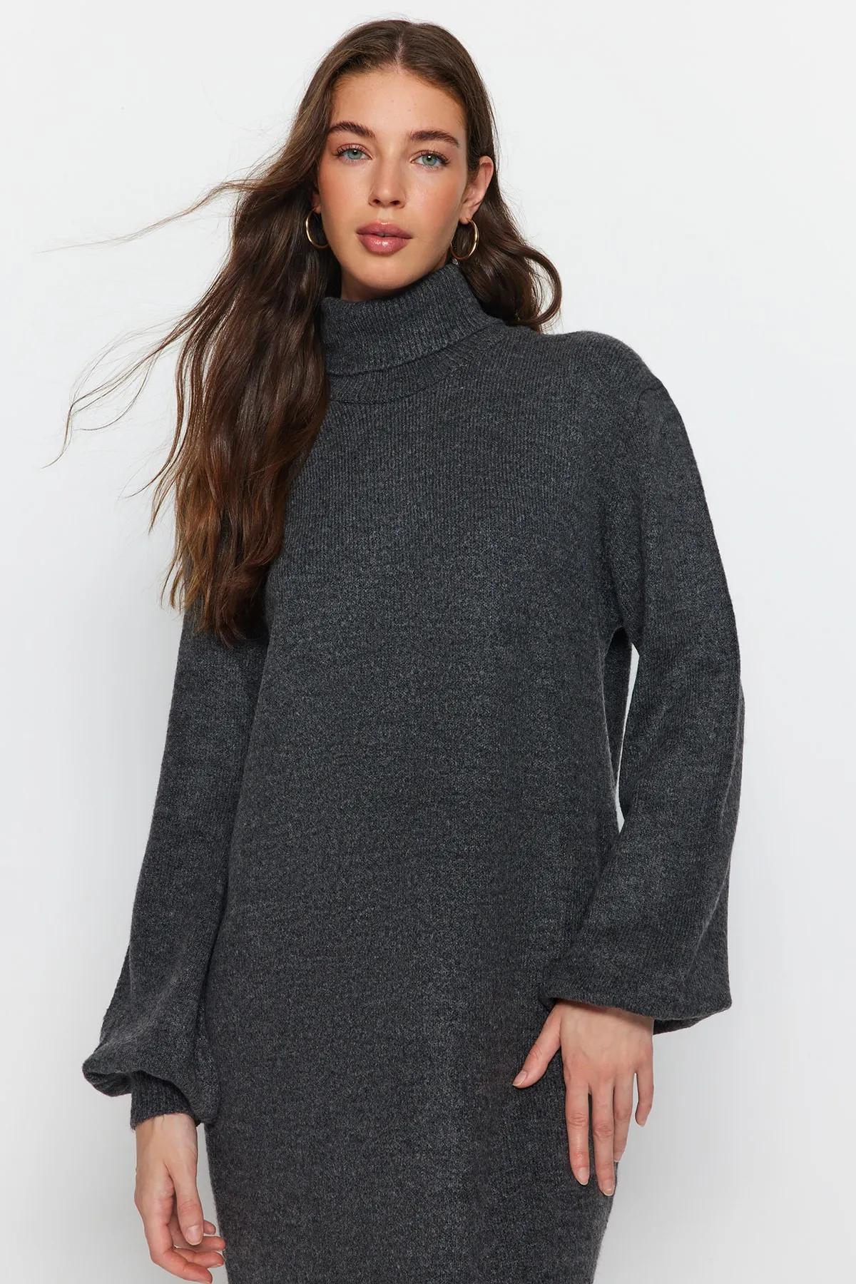 Trendyol Collection  Anthrazitfarbenes Midi-Strickkleid mit weicher Struktur TWOAW24EL00033