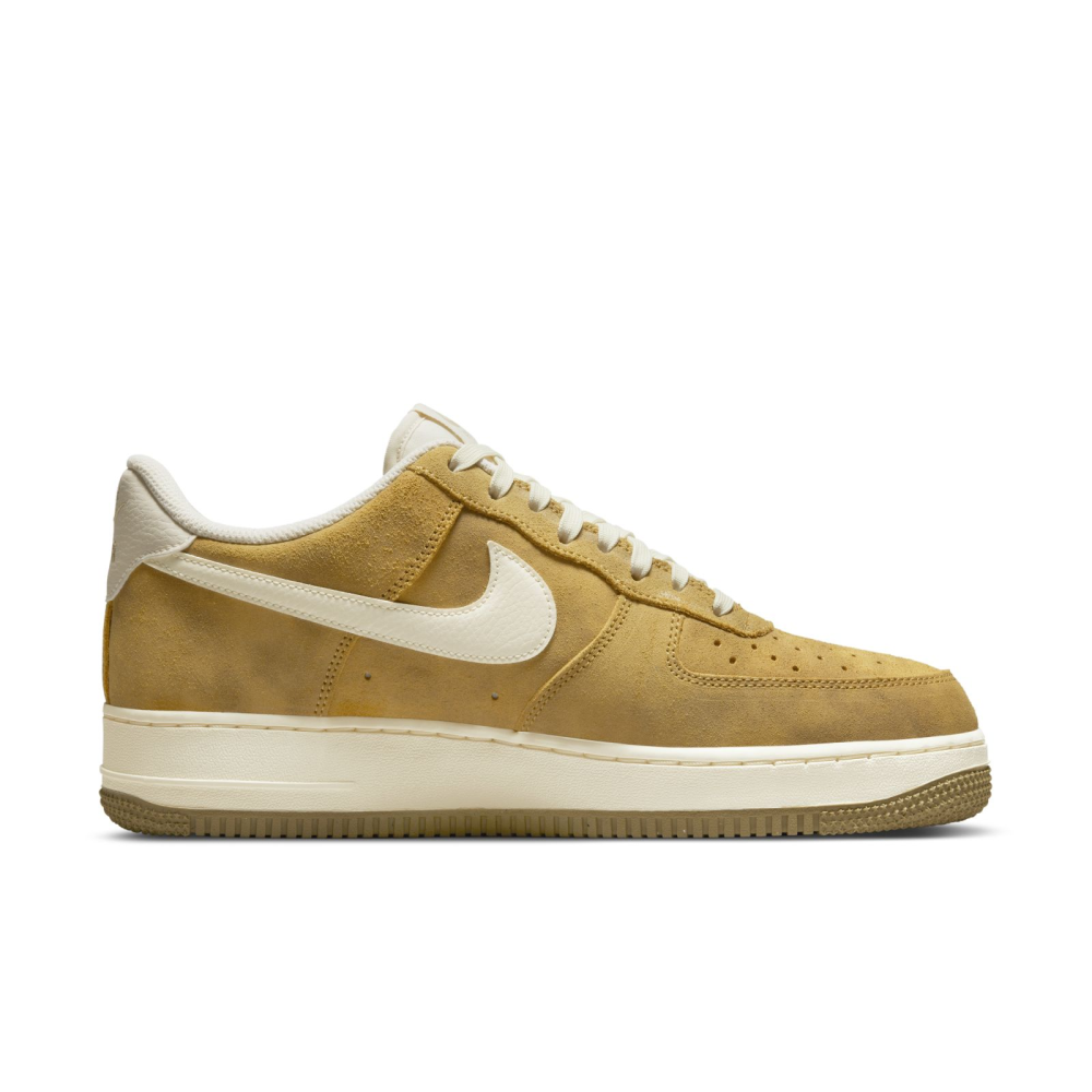 Nike Air Force 1 07 DV6474-700 / gelb