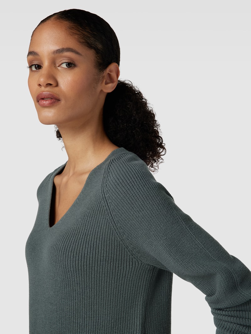 Strickpullover mit V-Ausschnitt in dunkelgrün