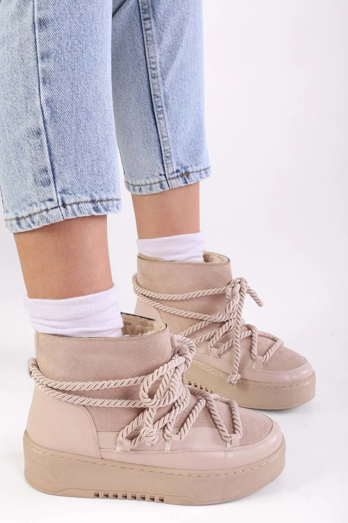 Shoeberry  Damen-Schneestiefel in Snowy-Beige mit dicker Sohle und pelziger Innenseite