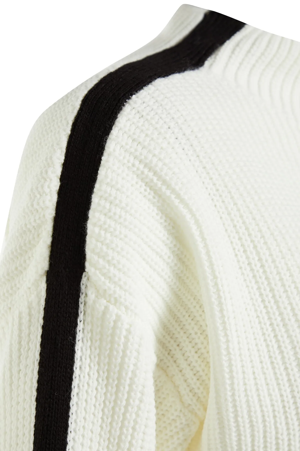 Trendyol Collection  Ecrufarbener Strickpullover mit weiten Ärmeln und umgeschlagenen Ärmeln TWOAW24KZ00663