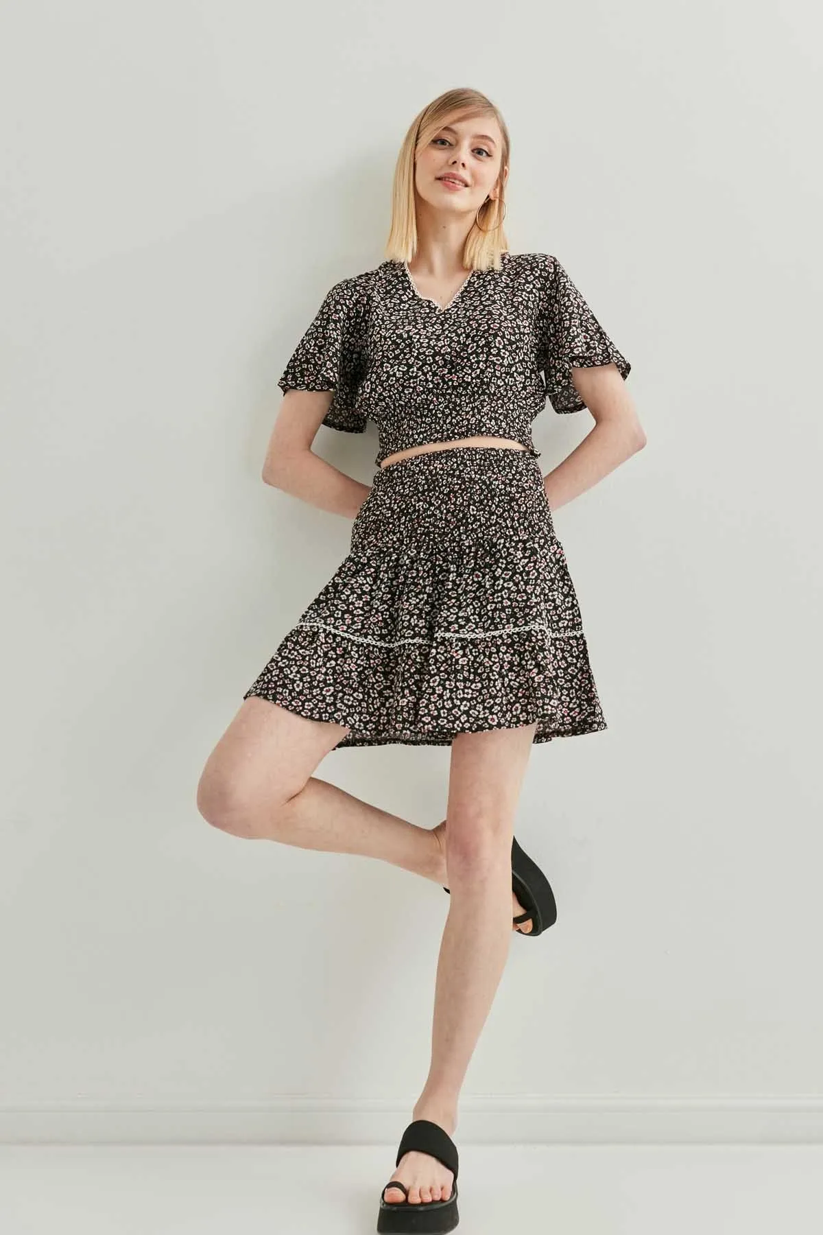 Vitrin  Knuspriges Gimped-Blusenrock-Set mit Blumenmuster