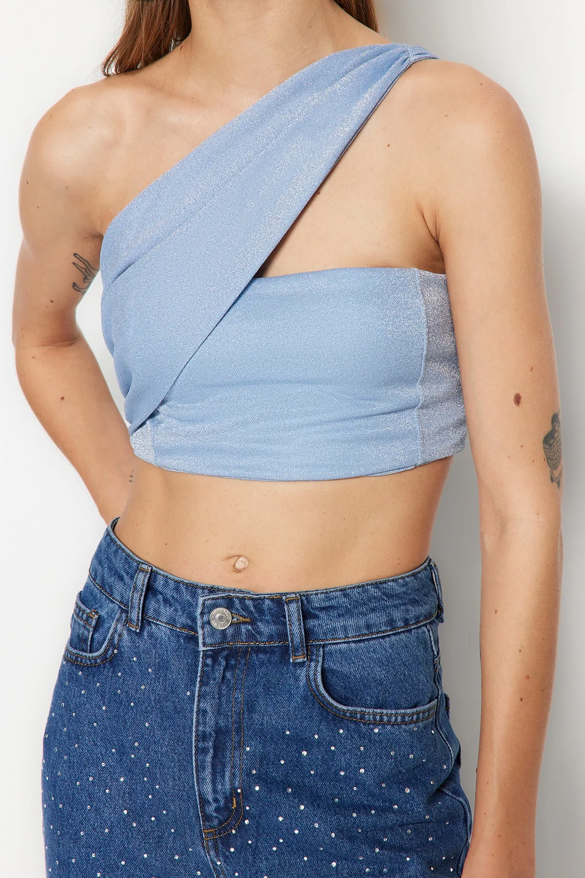 Trendyol Collection  Blaues, bauchfreies, gestricktes, glänzendes Bustier TPRSS23BS00042