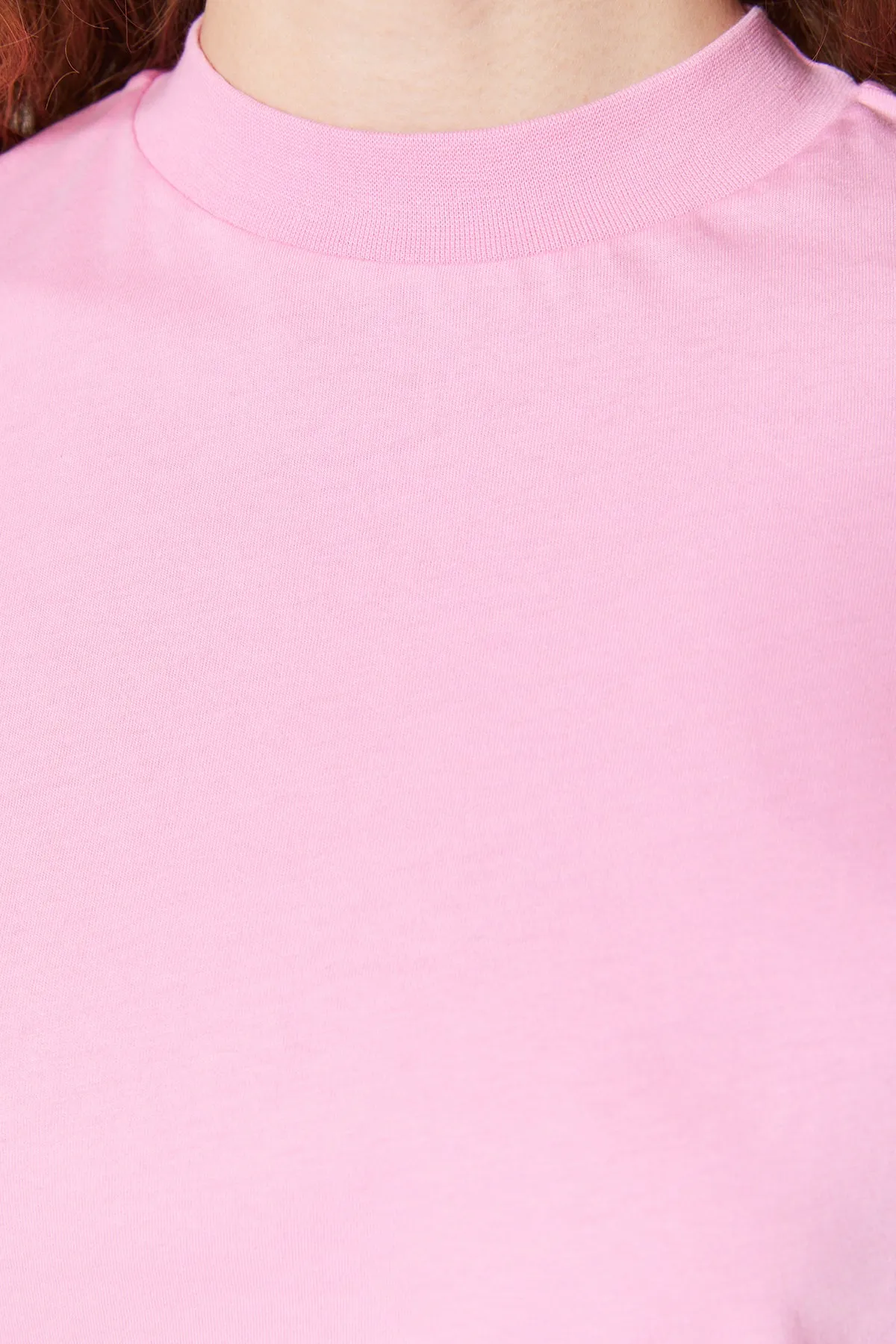 Trendyol Collection  Rosa Basic-Strick-T-Shirt aus 100 % Baumwolle mit Stehkragen TWOAW20TS0096