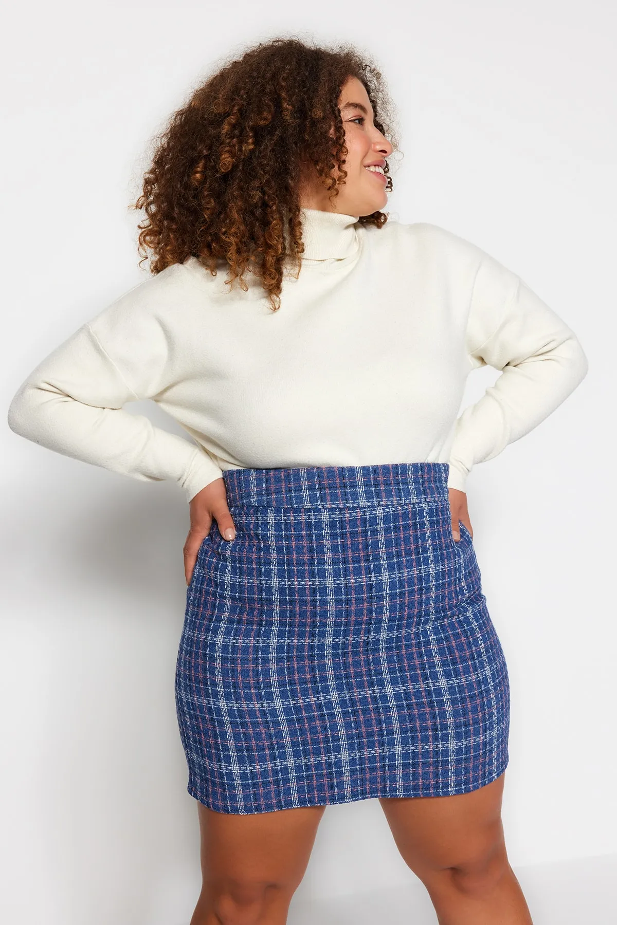 Trendyol Curve  Blau karierter gemusterter Rock TBBAW24AZ00003