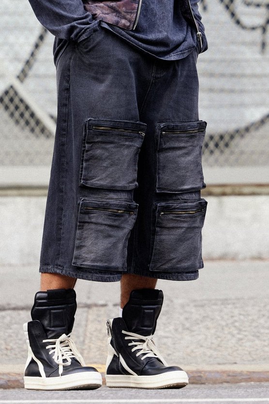 Denim-Jorts mit Cargo-Taschen und Reißverschluss vorne