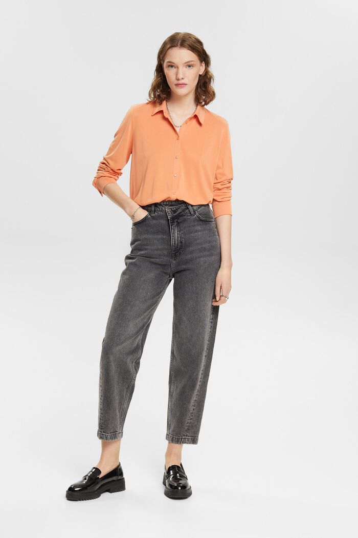 Bluse mit Knöpfen