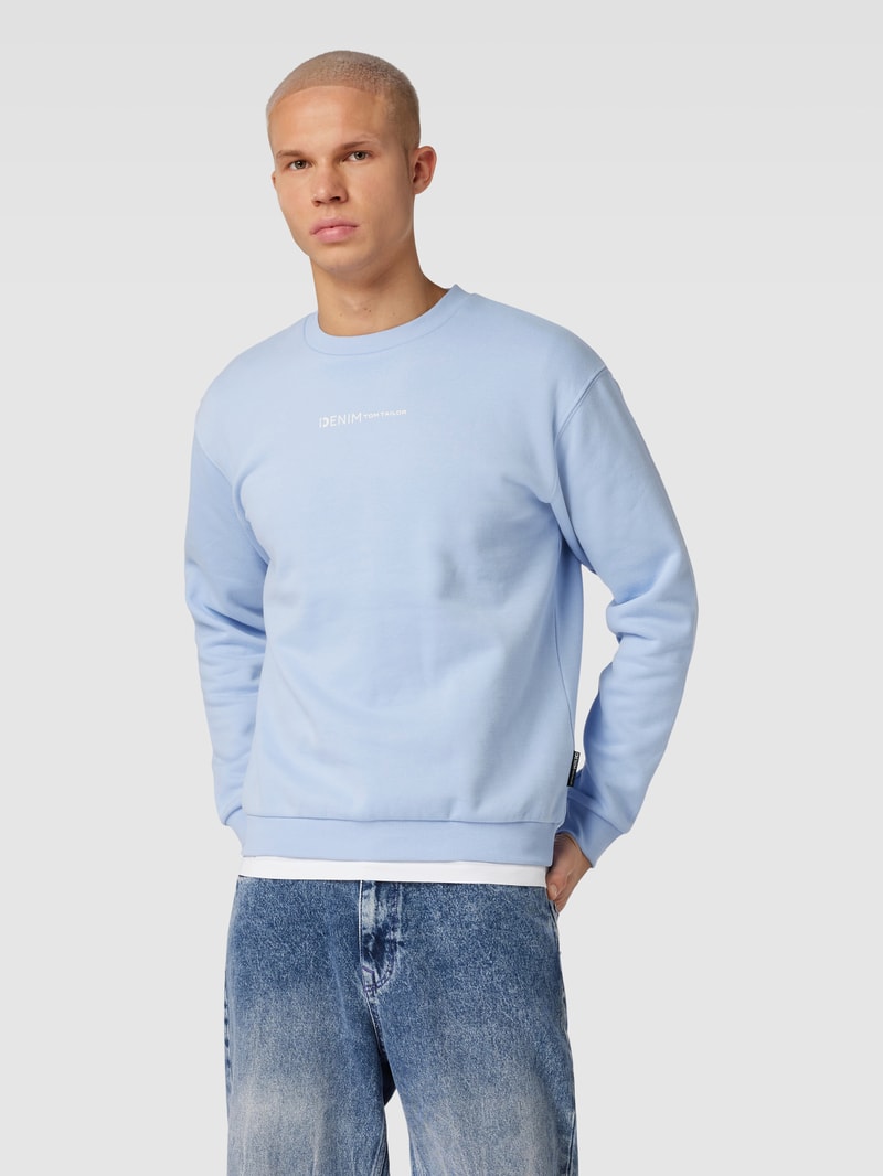 Sweatshirt mit überschnittenen Schultern in hellblau