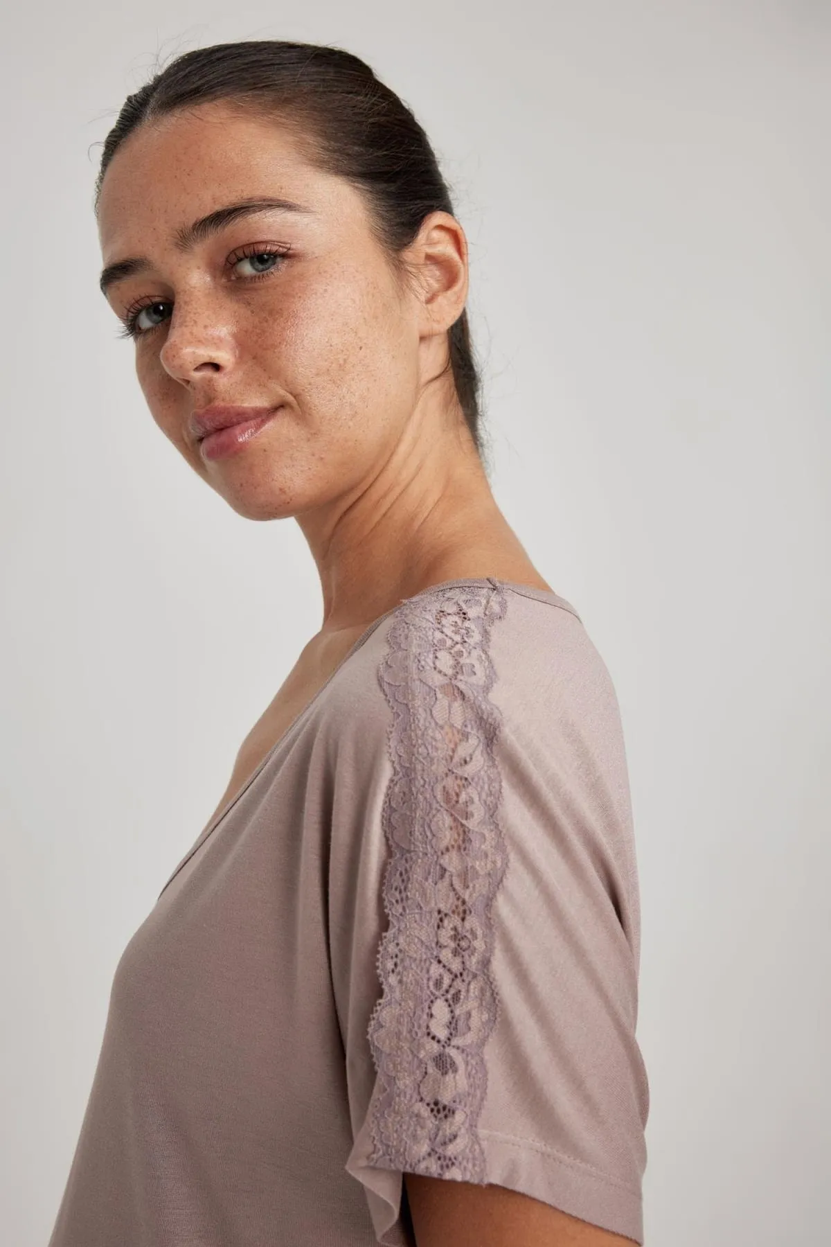 DeFacto  „Fall In Love“-Pyjama-Set mit normaler Passform und kurzen Ärmeln