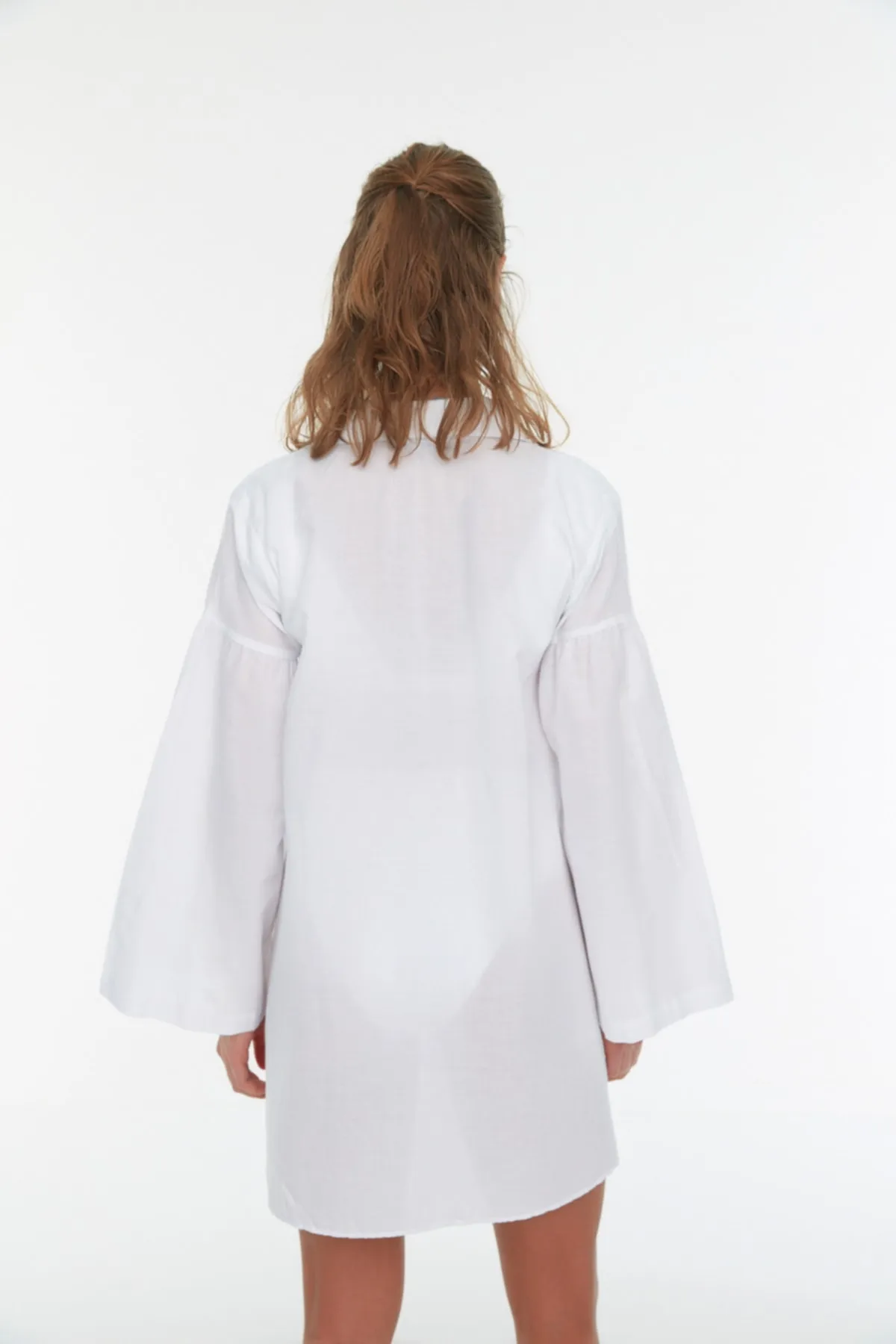 Trendyol Collection  Hemd aus 100 % Baumwolle mit weißen gewebten Streifen. Accessoires TBESS22GO0213