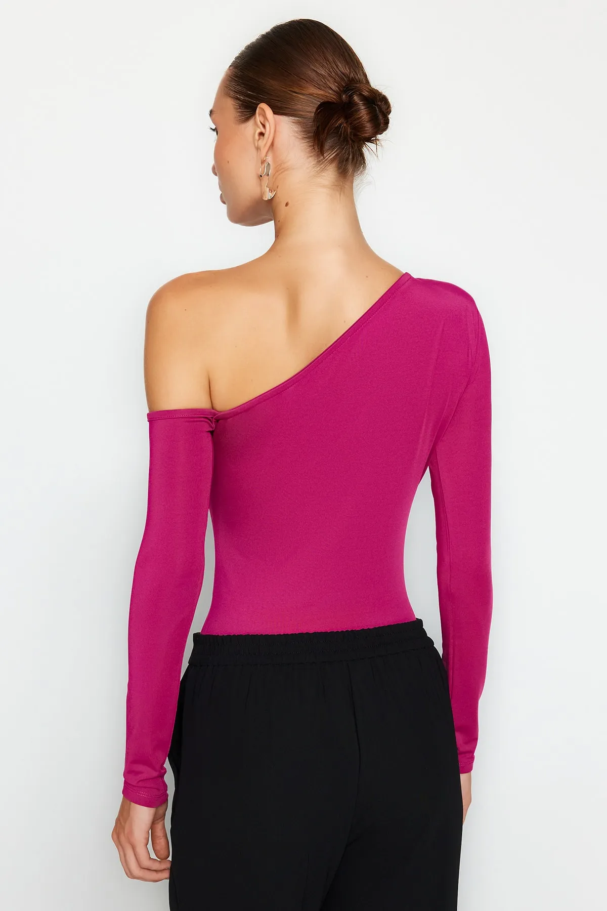 Trendyol Collection  Fuchsia Asymmetrischer Kragen Langarm Stretch Strick Body mit Druckknöpfen TWOAW22BD0080