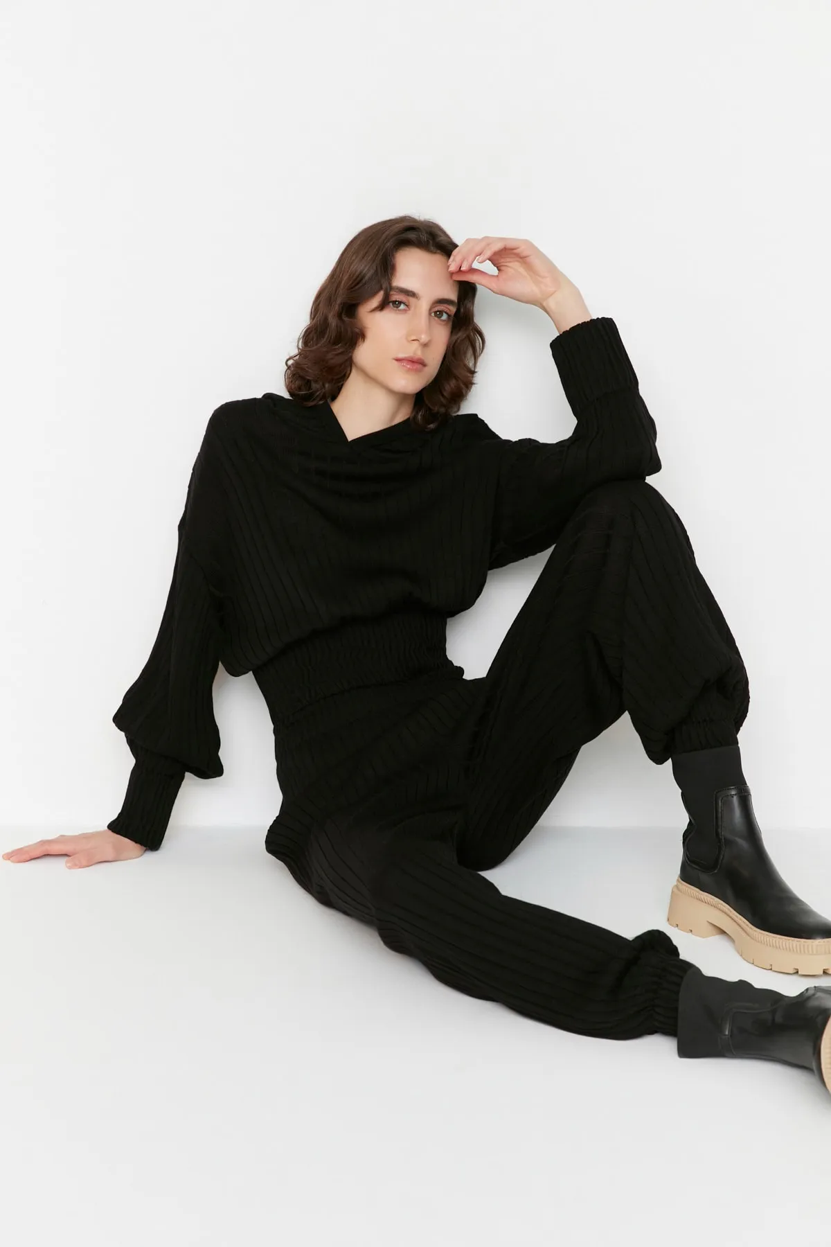 Trendyol Collection  Schwarzes Strickoberteil und -unterteil mit Kapuze TWOAW22AU0044