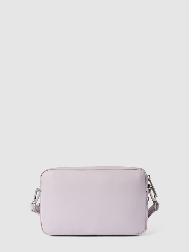 Umhängetasche mit Label-Applikation Modell 'CAMERA BAG' in flieder