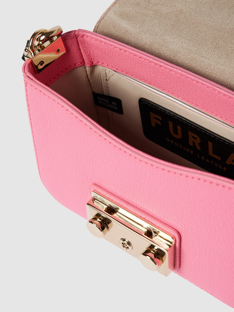 Umhängetasche mit Label-Detail Modell 'METROPOLIS' in pink