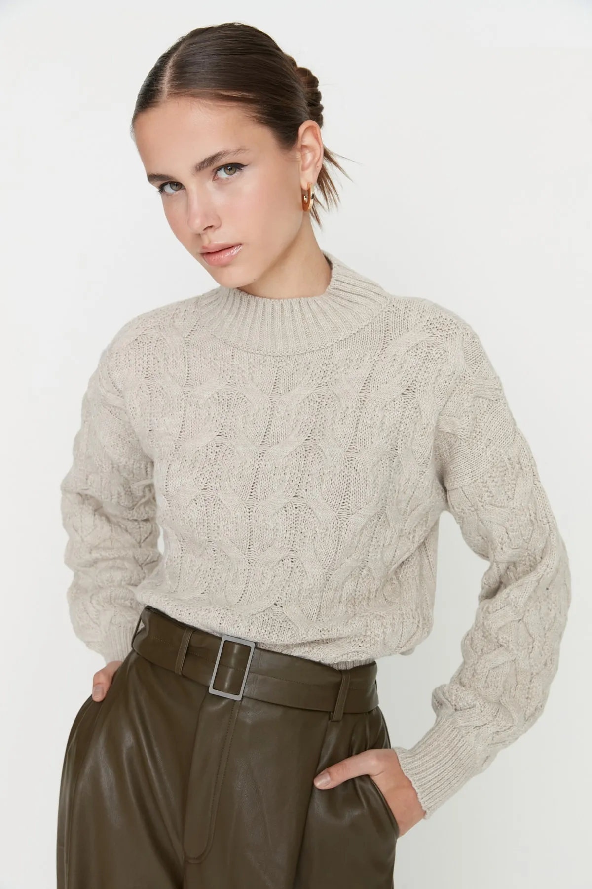 Trendyol Collection  Stone Crop Strickpullover mit Stehkragen TWOAW22KZ1634
