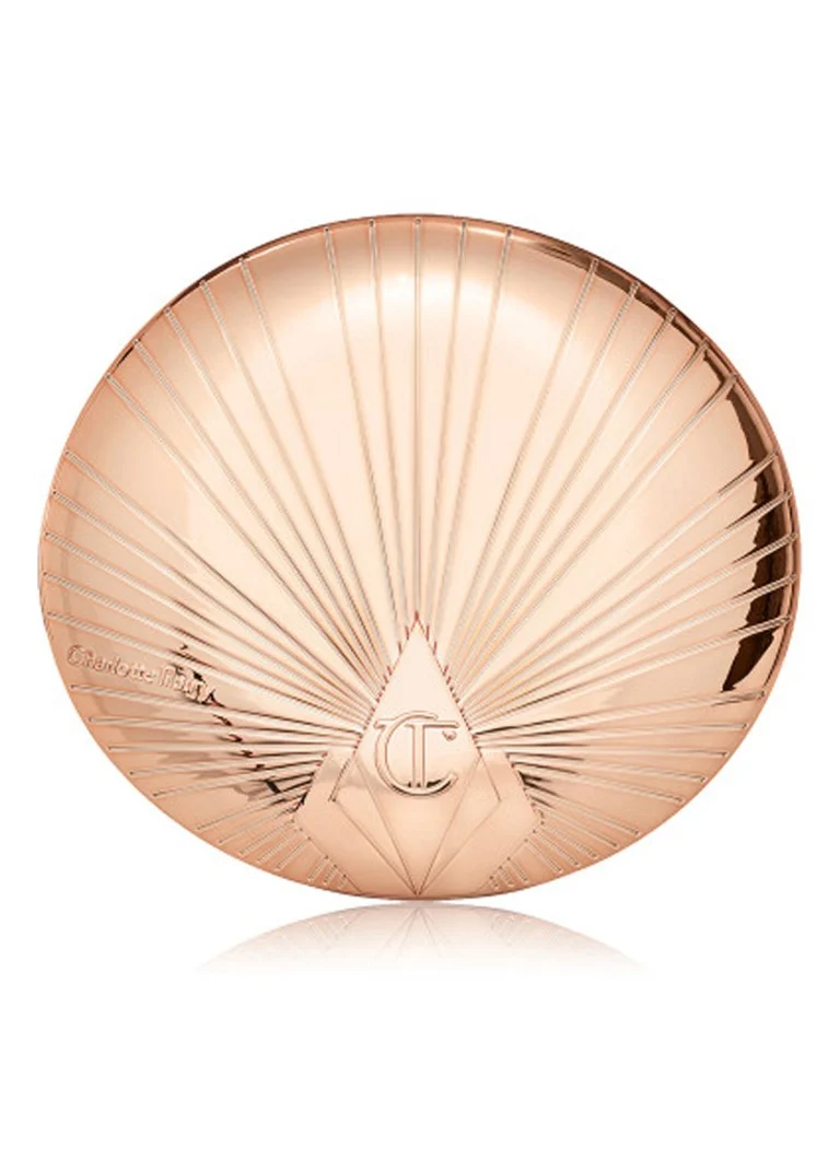 Bronzul aplicat cu aerograf al lui Charlotte Tilbury