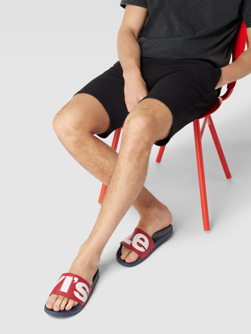 Slides mit Label-Print Modell 'JUNE' in rot