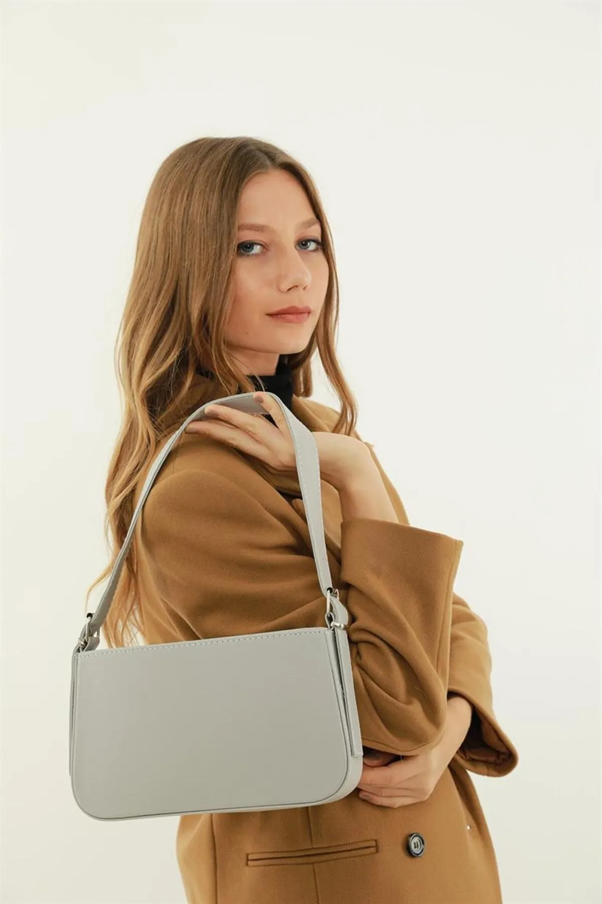 Madamra  Graue Damen-Baguettetasche mit Gürtelriemen