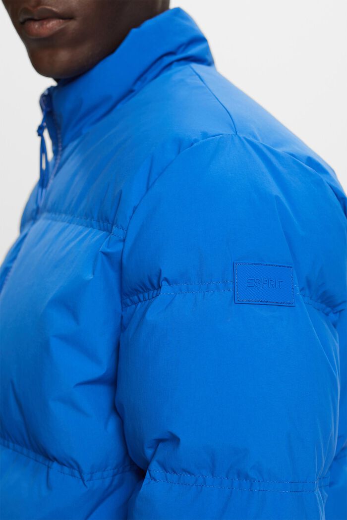 Recycelt: Pufferjacke mit Daunen