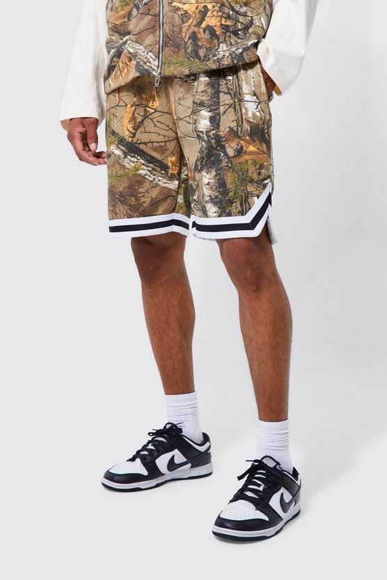 Lockere mittellange Camouflage Basketball-Shorts