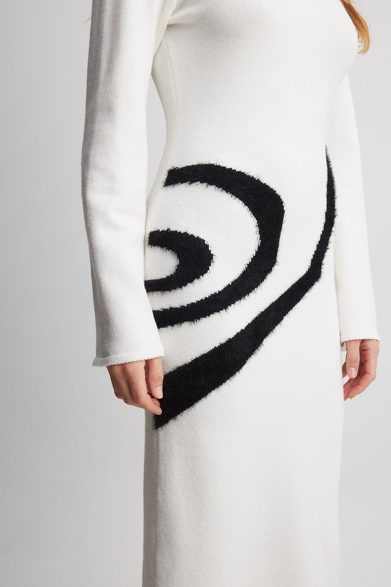 Gestricktes Midikleid mit Kontrast