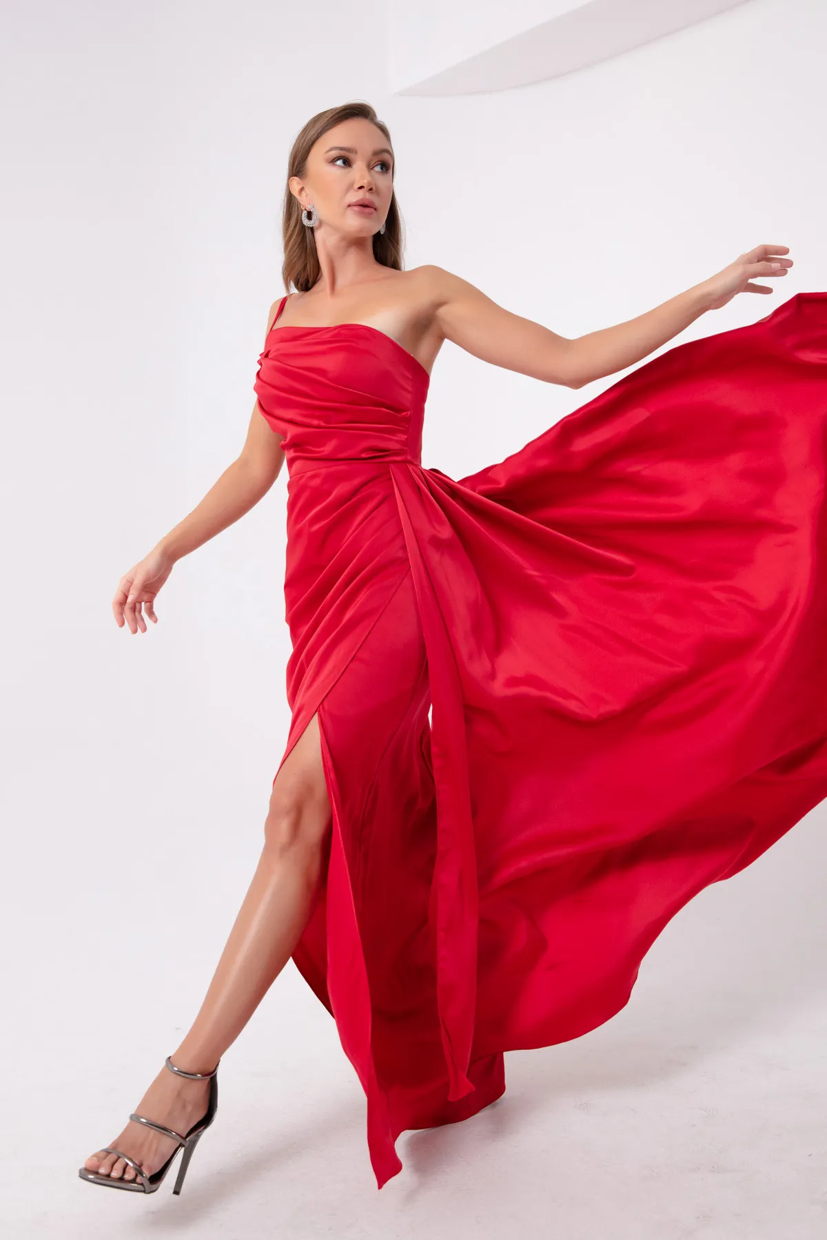 Lafaba  Rotes One-Shoulder-Abendkleid und Abschlusskleid aus Satin für Damen