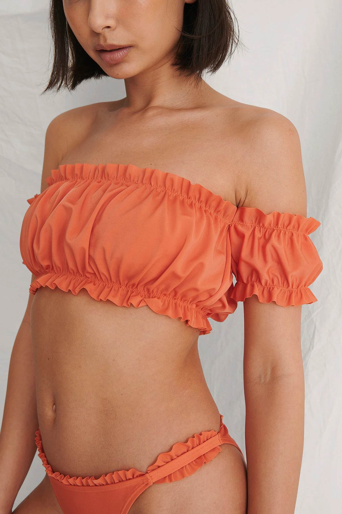 Gerüschtes schulterfreies Bikini-Top