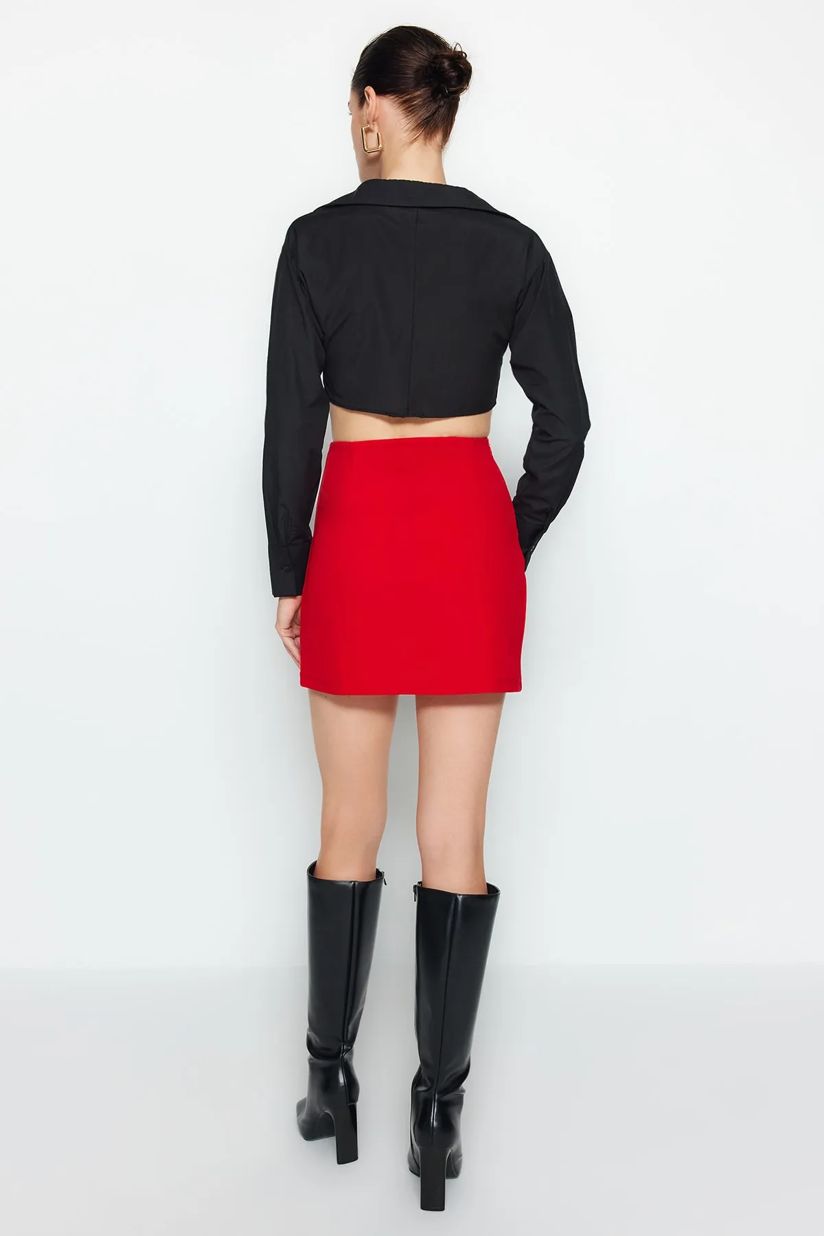Trendyol Collection  Roter eleganter Crêpe-Mini-Bleistiftrock aus Stretch-Strick mit Knopfleiste TWOAW24ET00025