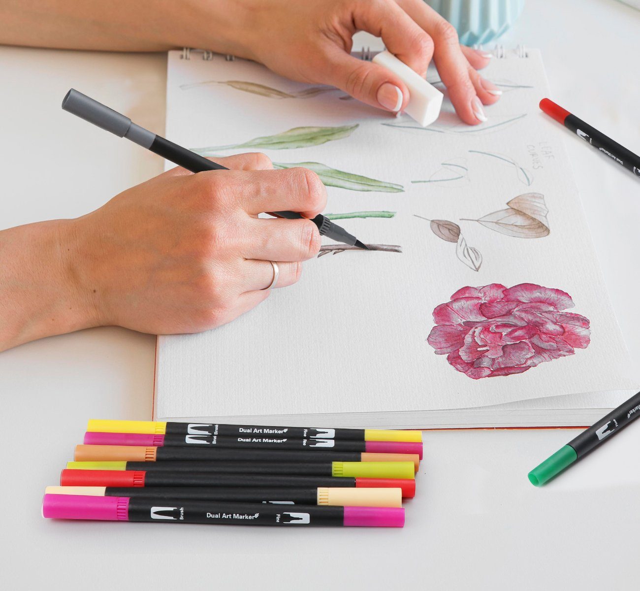 Homewit Filzstift 36 Farben Dual Brush Pen Marker mit 5 Schablonen + 1 Wassertankpinsel, (Set, 36, 36-tlg), Kunst Filzstift Set für Manga, Kalligraphie, Malen