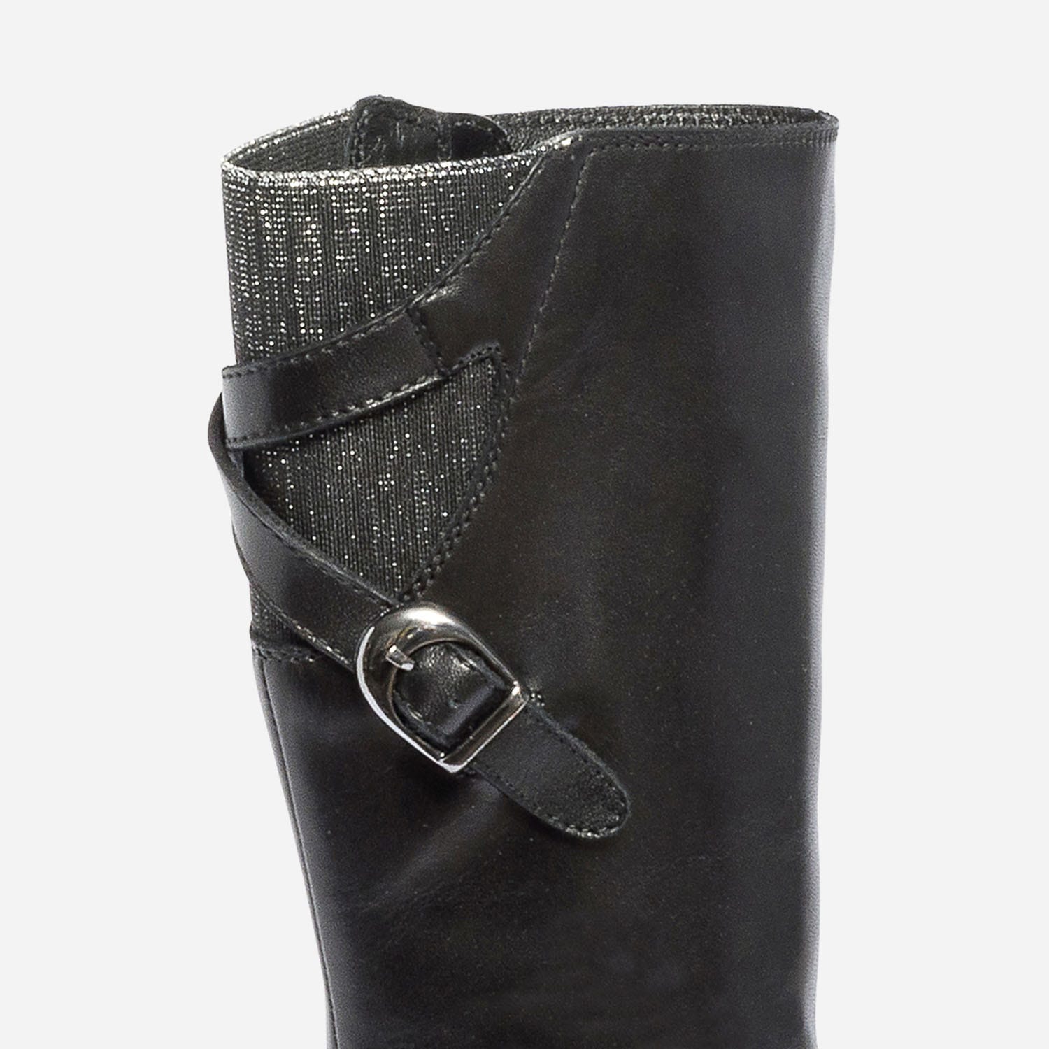 Botte noire en cuir avec bride arrière