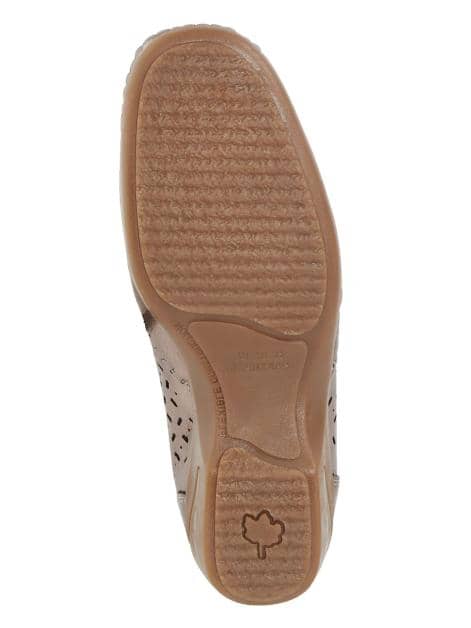 Slipper mit sommerlichen Durchbrüchen