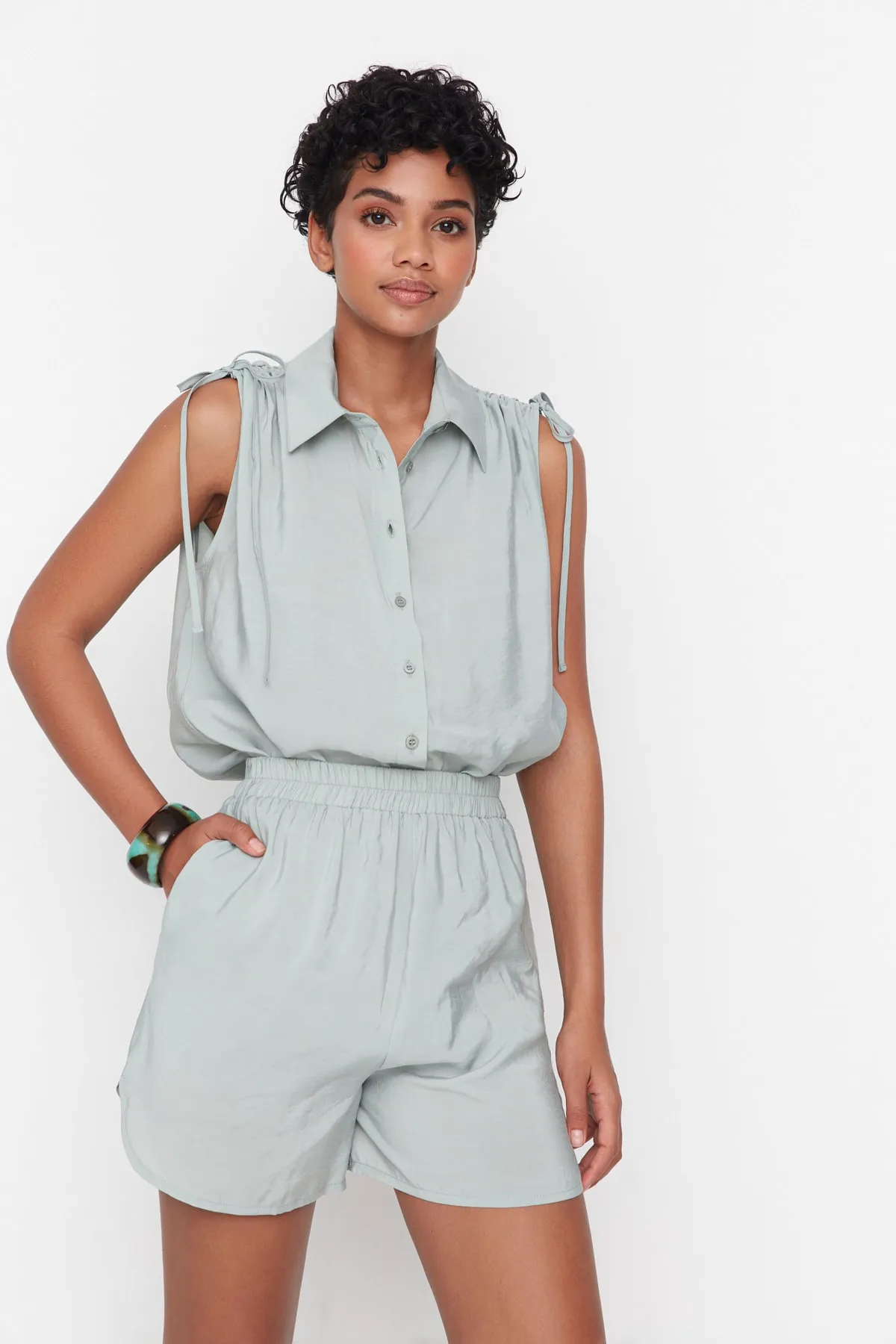 Trendyol Collection  Mintfarbene gewebte Shorts TWOSS22SR00153