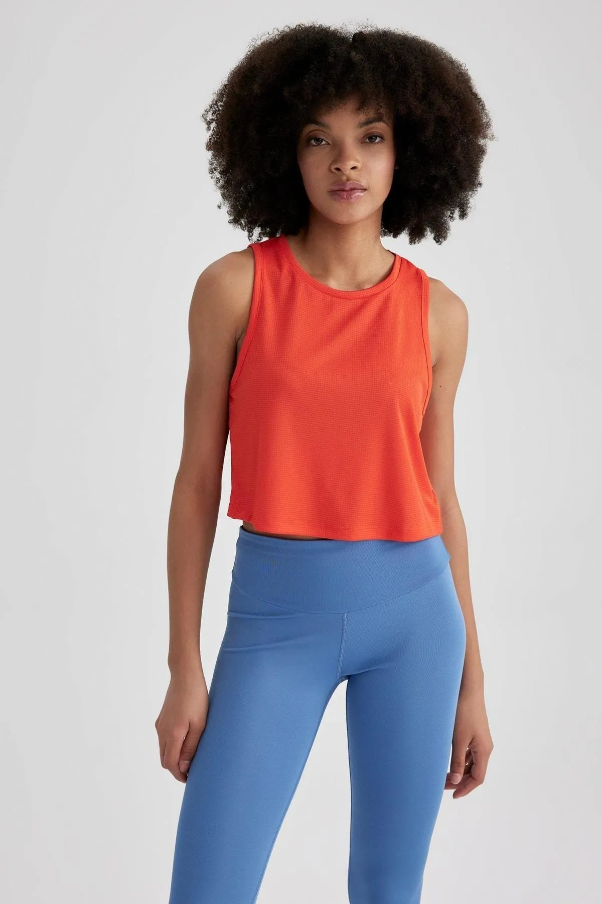 DeFacto  Sportliches Crop Top mit Rundhalsausschnitt - A2518ax23sm