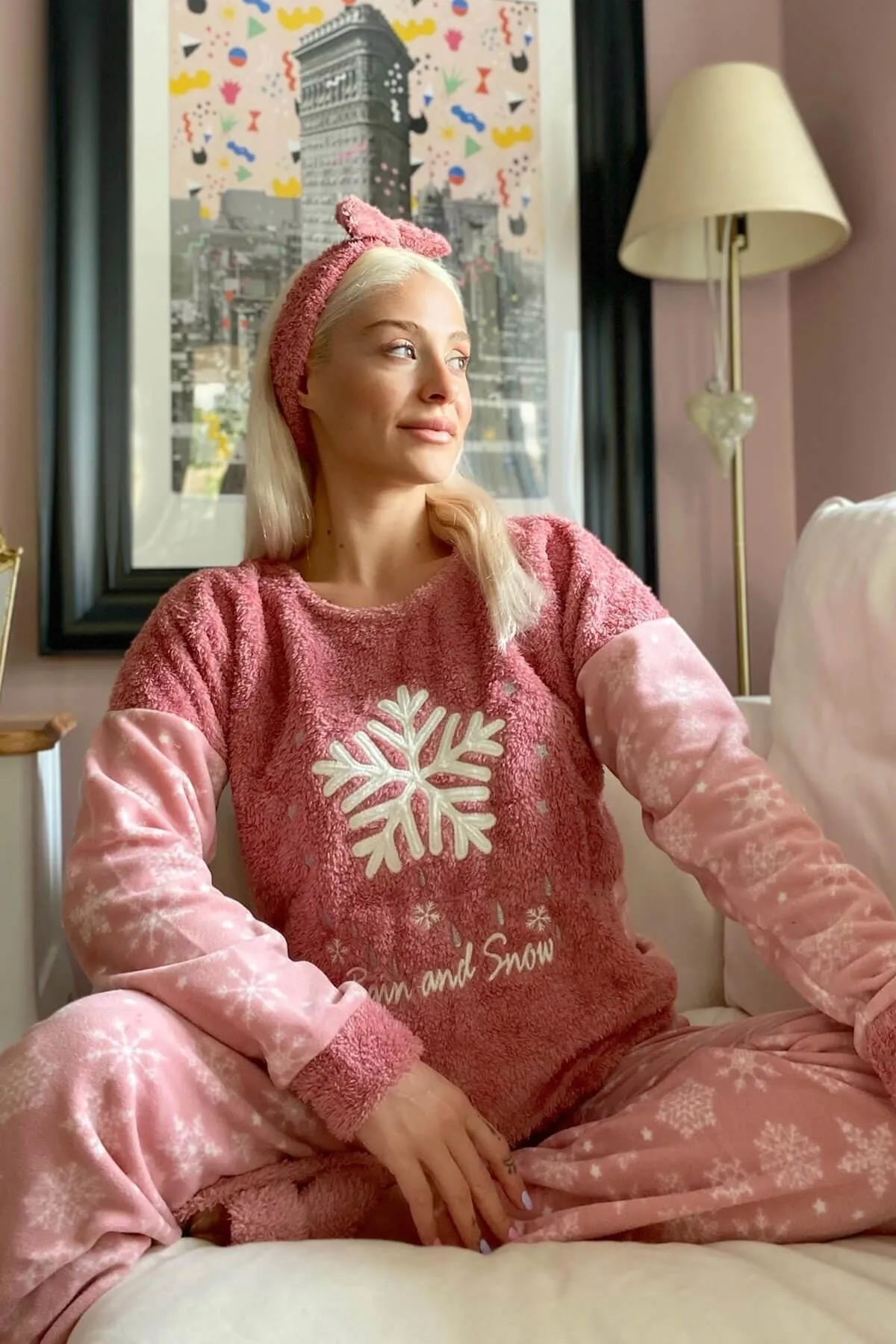 Pijamaevi  Damen-Pyjama-Set aus Plüsch mit Schneeflockenmuster