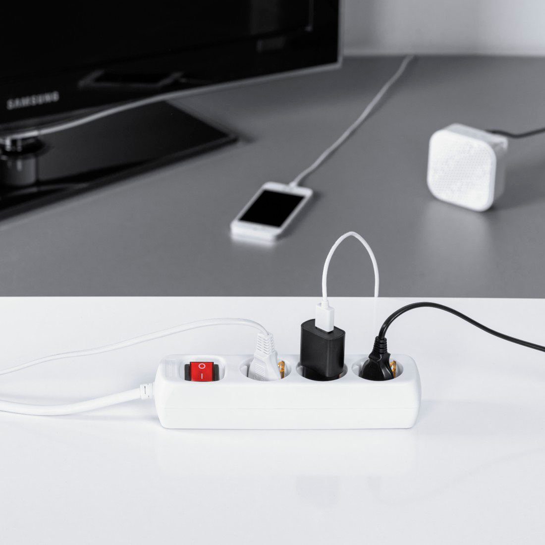 Hama Mehrfachsteckdose, 3-fach, Steckerleiste mit Schalter, 3 m Kabel, weiß Steckdosenleiste 3-fach (Kabellänge 3 m), Mehrfachsteckdose, Steckerleiste mit Schalter