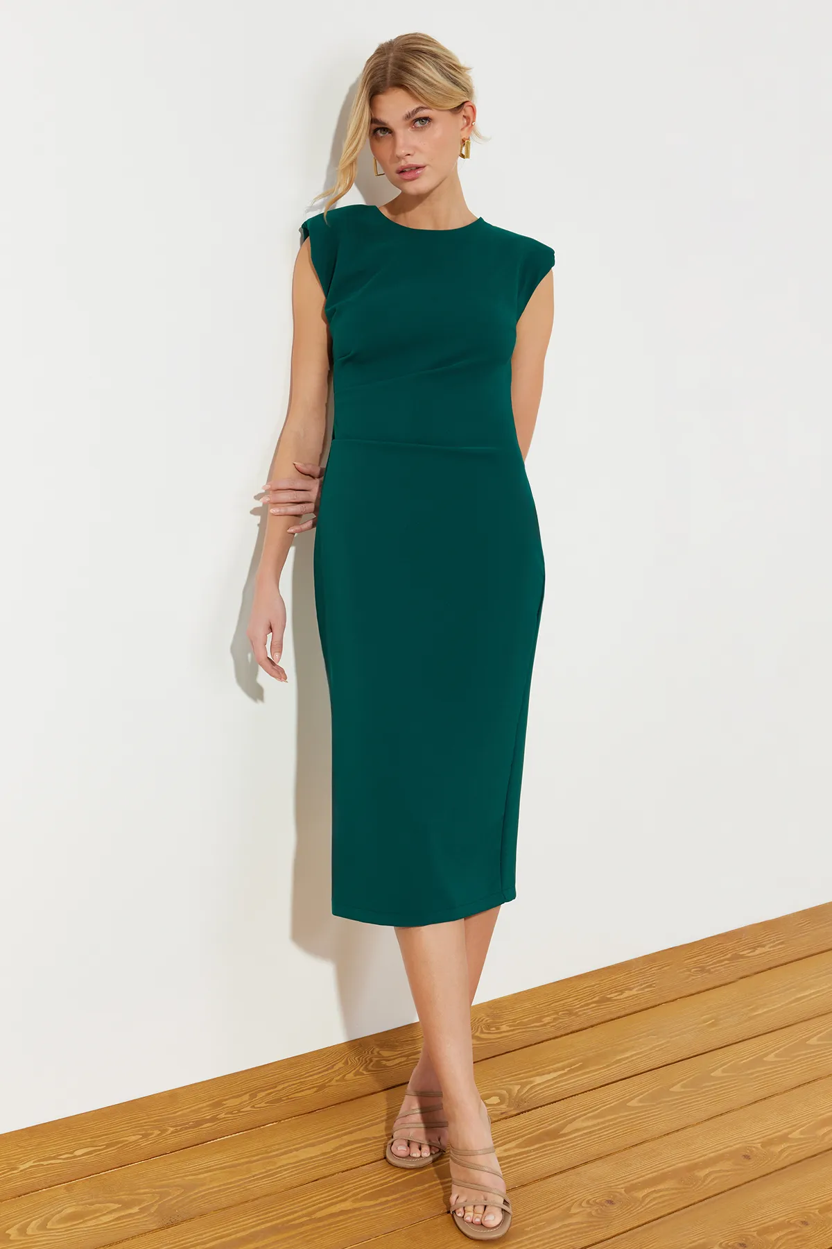 Trendyol Collection  Grünes, tailliertes, gewebtes Midikleid TWOSS24EL00214