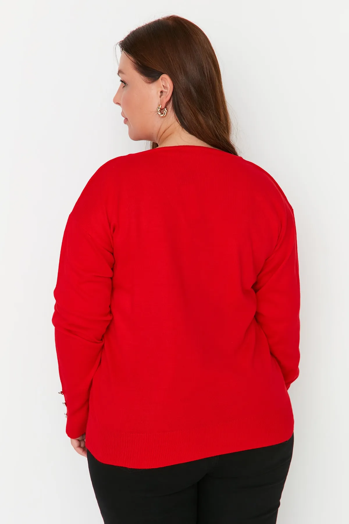 Trendyol Curve  Roter Strickpullover mit V-Ausschnitt und Knöpfen