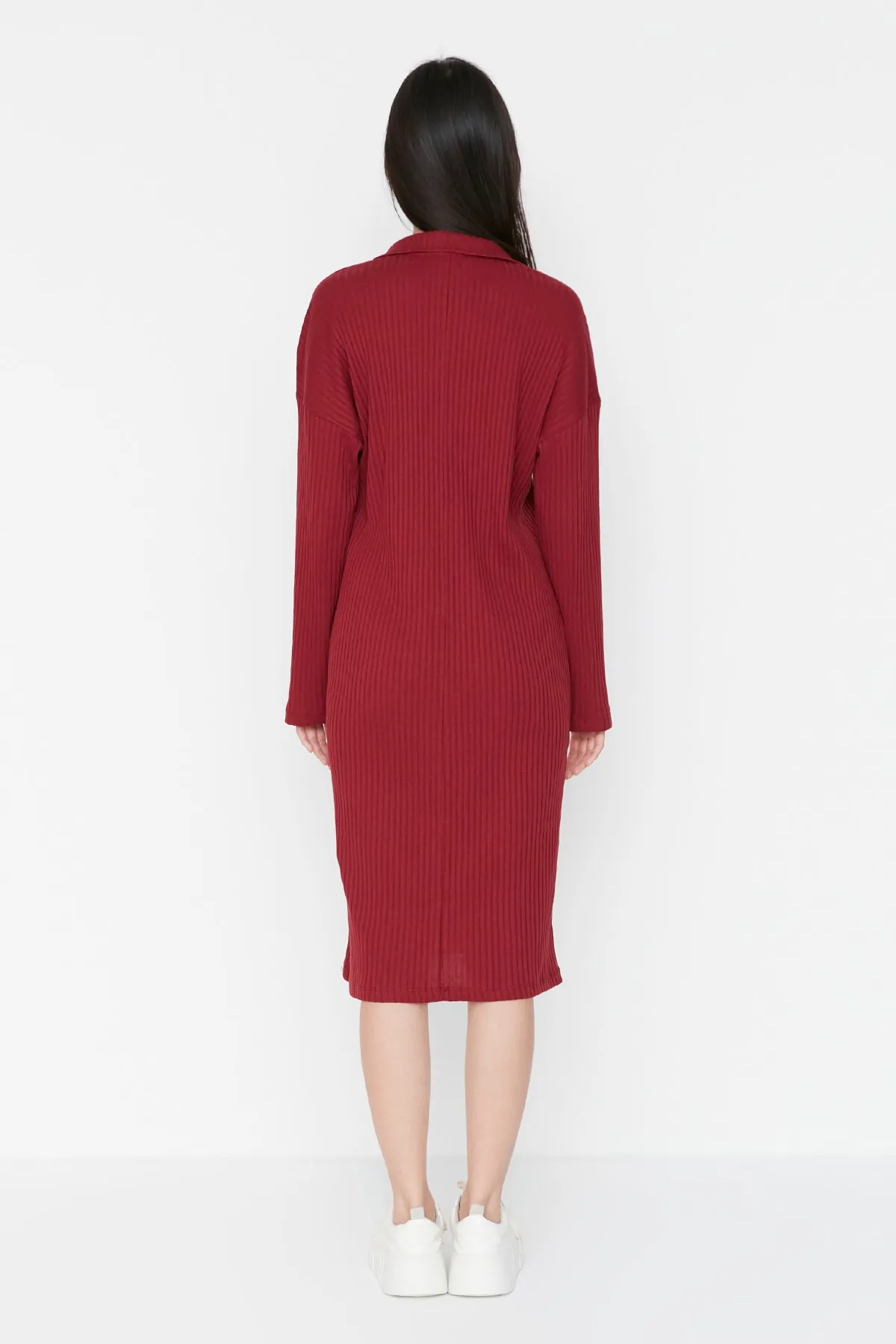 Trendyol Collection  Burgunderfarbenes, schnurgebundenes Strickkleid mit V-Ausschnitt THMAW23EL00006