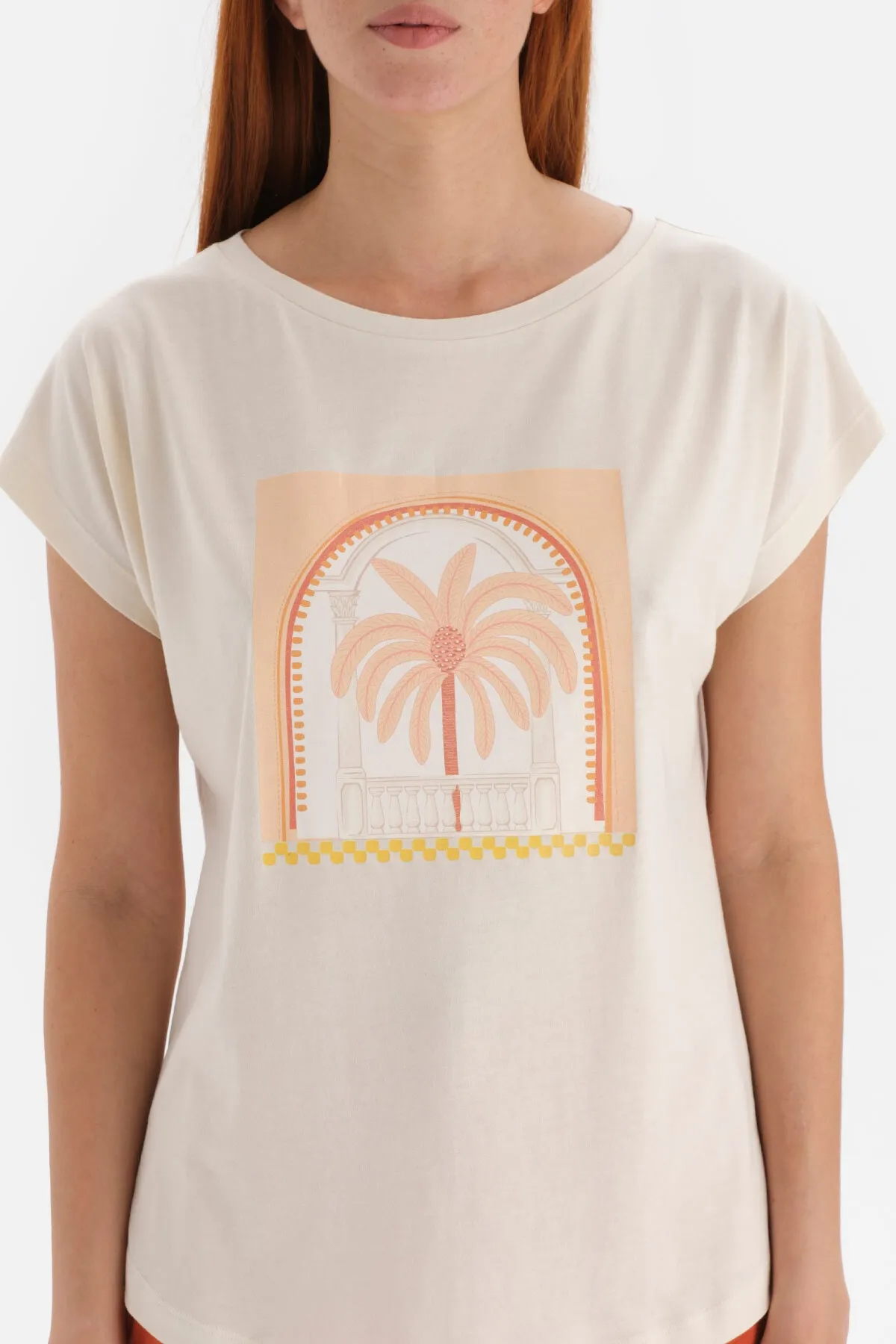 Dagi  Off-White Pyjama-Set mit bedruckten Shorts und Rundhalsausschnitt