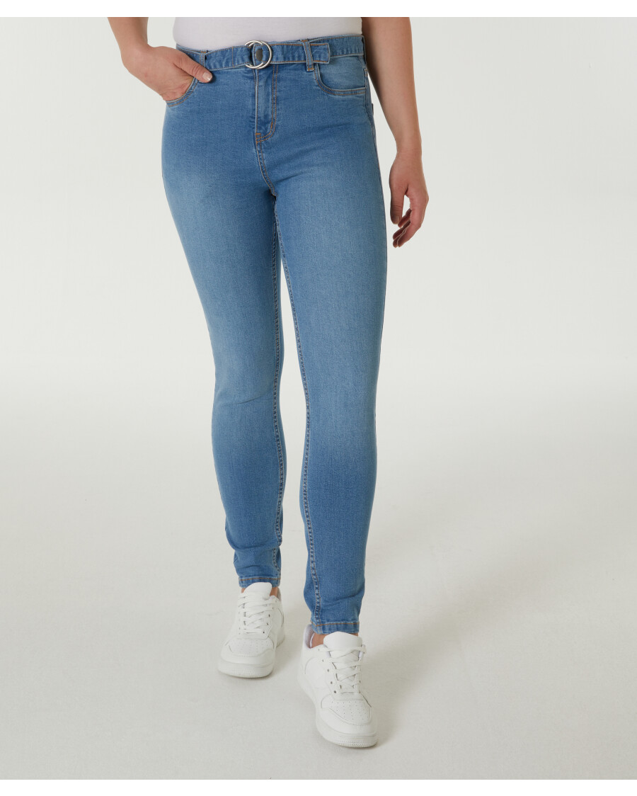 Jeans mit Gürtel