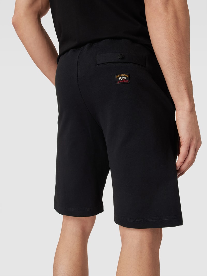 Sweatshorts mit Label-Detail in schwarz