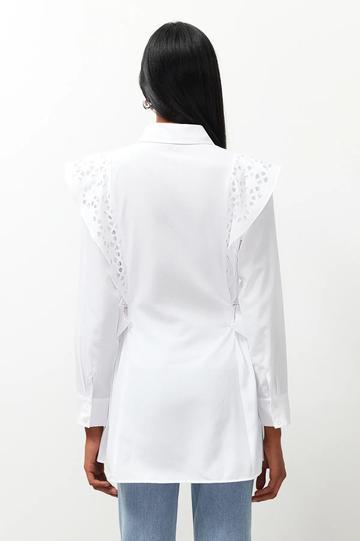 Trendyol Modest  Weißes besticktes Hemd aus gewebter Baumwolle TCTSS24TG00004