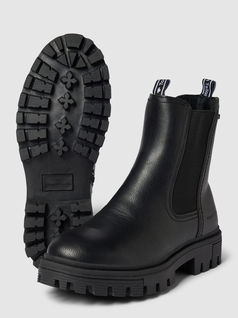 Chelsea Boots in Leder-Optik in schwarz